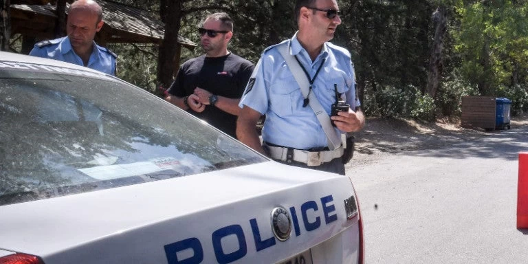 «Ξέφυγαν» στην Κρήτη: Ο φορτηγατζής χτυπούσε τους εφοριακούς και οι περαστικοί αντί να βοηθήσουν, έτρεχαν να κρυφτούν
